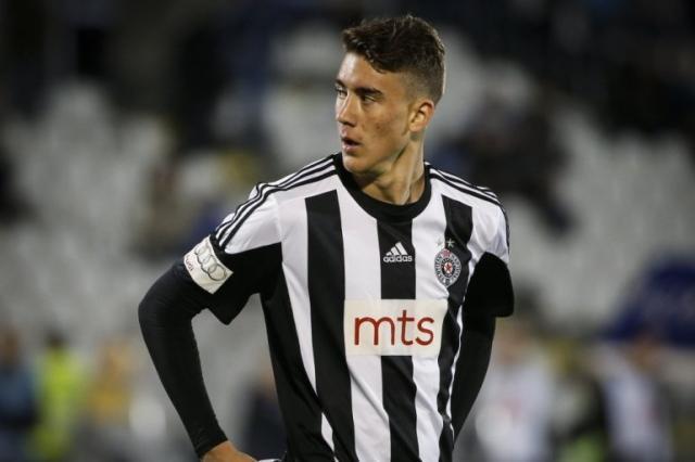 通过跑动突 通过跑动突