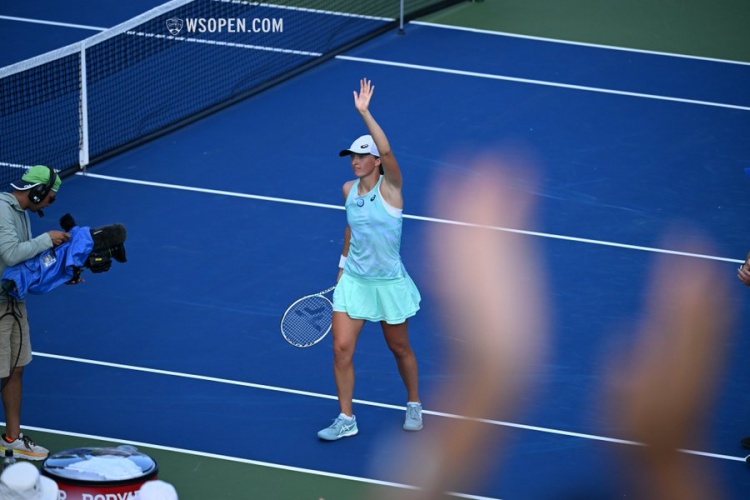 迷将矛头直 迷将矛头直